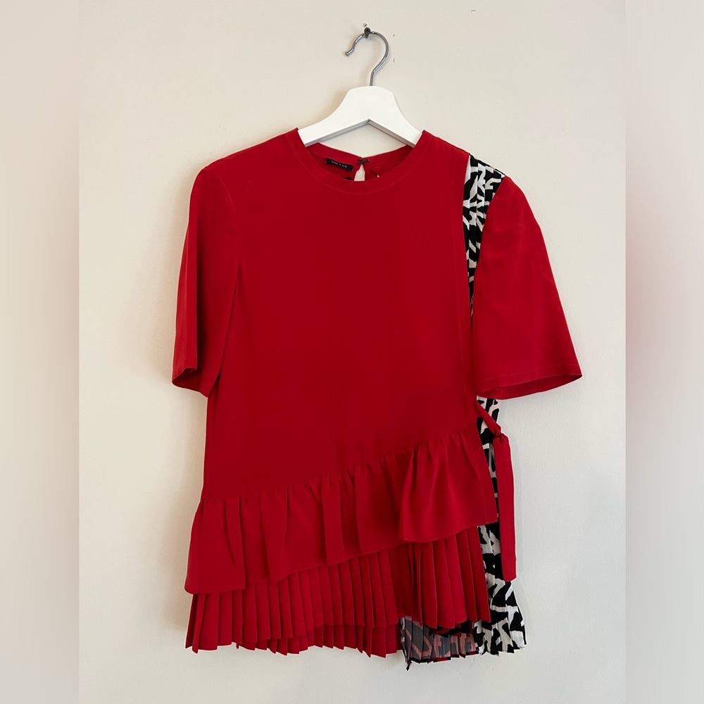 YUGAL AZEOUËL RED PLEATED DETAIL BLOUSE SZ 2